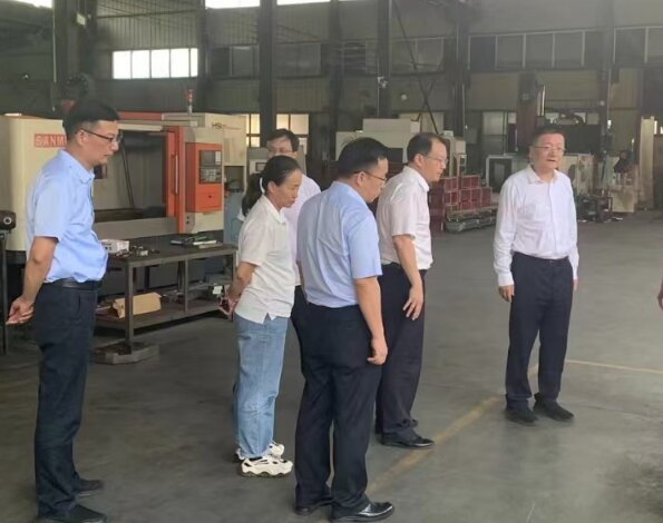 黄石市市长吴之凌一行来三木模具公司开